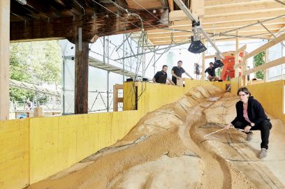 Im Wasserbaulabor der BFH werden Naturgefahren experimentell untersucht – für wirksame Schutz- und Revitalisierungsmassnahmen.