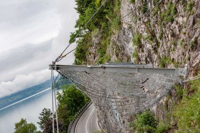 Die BFH prüft Steinschlagschutznetze im Auftrag des Bundes – für mehr Sicherheit und Qualität in der Schweiz.