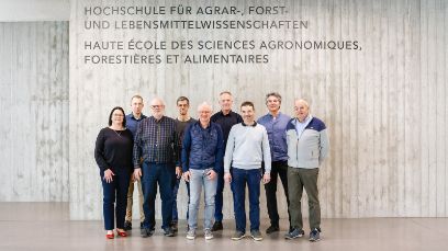 De gauche à droite : Silke Fieseler-Hein, Mathias Hunziker (Association des producteurs maraichers du canton de Zurich et des régions limitrophes), Markus Lüscher (Union des paysans bernois), Rainer Messmer (canton de Thurgovie, Arenenberg), Stéphane Teuscher (Prométerre), André Chassot (Grangeneuve), Christian Gugger (représentant des propriétaires de sondes), Andreas Keiser (BFH-HAFL, président du conseil d’administration), Markus Aebi (Schweizer Agrarmedien). (Photo : Reto Baula)