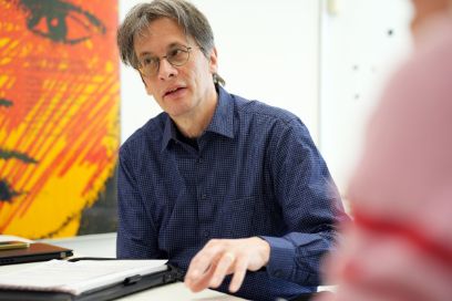 Dr. iur. Pascal Coullery (Prof. FH und Dozent) forscht und lehrt an der Berner Fachhochschule im Bereich Sozialrecht.