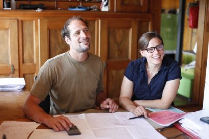 Betriebsleitende bei der Analyse (Foto: Bern 2018, BFH-HAFL)