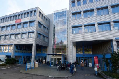 Das Gebäude, das ursprünglich das Bundesverwaltungsgericht beherbergte, stand seit 2011 leer. 2019 wurde es von der Pensionskasse Stiftung Abendrot erworben (Bild: Urbane Dörfer)