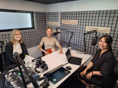 Lara Biehl, Antonia Stalder und Rika Koch (v.l.) im Podcaststudio
