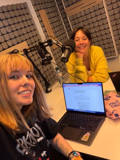 Lara Biehl und Rika Koch im Podcaststudio