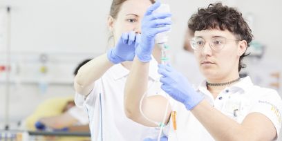 kurze, prägnante Zusammenfassung, was auf dem Bild zu sehen ist und das Linkziel, falls Bild verlinkt ist.