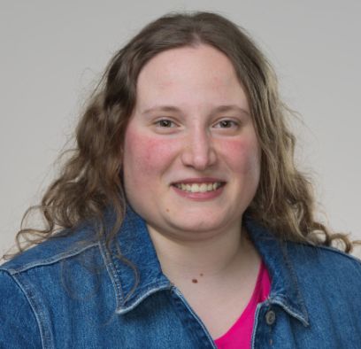 Héléa Wery est charpentière de formation et suit son dernier semestre d’études de Technicien-ne ES Technique du bois. 