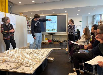 Master-Studierende Architektur präsentieren ihre Projektarbeiten Geyisried Süd.