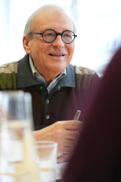 Fritz Zurflüh (70 Jahre) ist im Vorstand des UND Generationentandems. Der Verein betreibt in Steffisburg das Begegnungszentrum «Offenes Höchhus», wo Freiwillige ein Bistro führen und regelmässig Veranstaltungen organisieren. 
