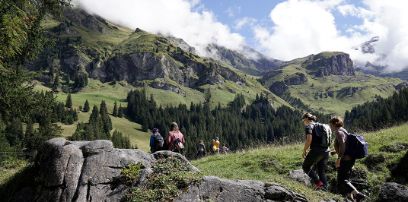 kurze, prägnante Zusammenfassung, was auf dem Bild zu sehen ist und das Linkziel, falls Bild verlinkt ist.