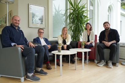 kurze, prägnante Zusammenfassung, was auf dem Bild zu sehen ist und das Linkziel, falls Bild verlinkt ist.