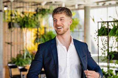 Karriere auch dank dem Bachelor an der BFH-TI: Shane Witjes arbeitet als Projektmanager und Stratege für «Digital Business Transformation & AI» bei PricewaterhouseCoopers. (Foto: zVg)